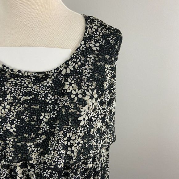 🌿4/$35 🌿NOTATIONS Black &‎ White Floral Sleeveless Blouse - Picture 3 of 7